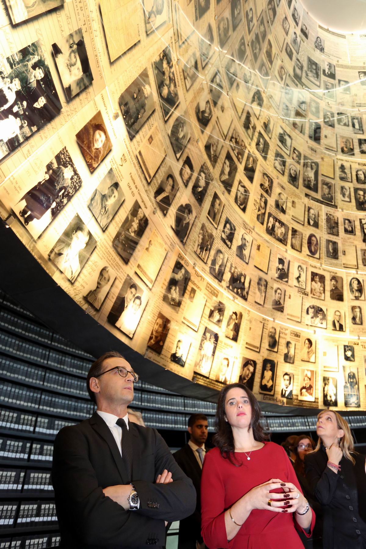 Minister Maas and Minister Shaked in the Hall of Names, commemorating the six million Jewish men, women and children murdered during the Shoah